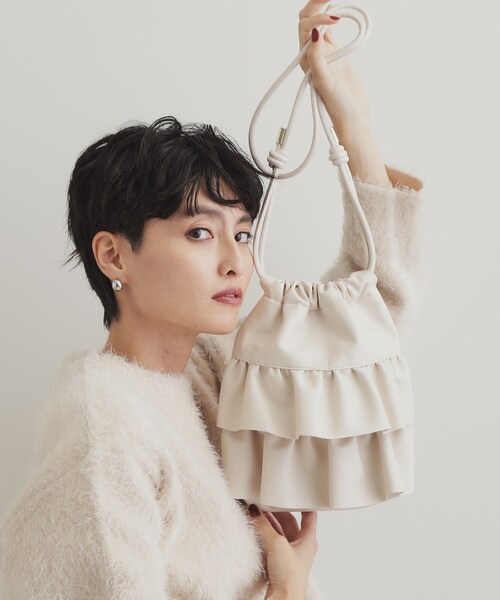 OPAQUE.CLIP（オペークドットクリップ）の「◆【長さ調整可能】合皮ティアードフリルミニショルダーバッグ（ショルダーバッグ・レディース・アイボリー/ブラック/チャコールグレー・00）」の18枚目の写真