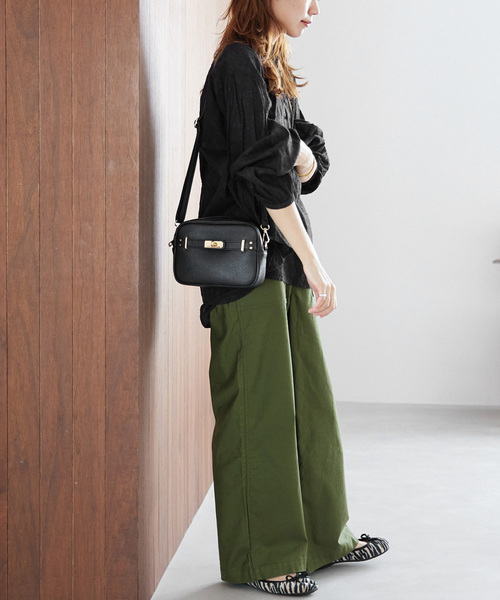 JOURNAL STANDARD relume（ジャーナルスタンダード　レリューム）の「《追加2》コットンジャガードギャザーブラウス（シャツ/ブラウス・レディース・ブラック/ホワイト・FREE）」の4枚目の写真