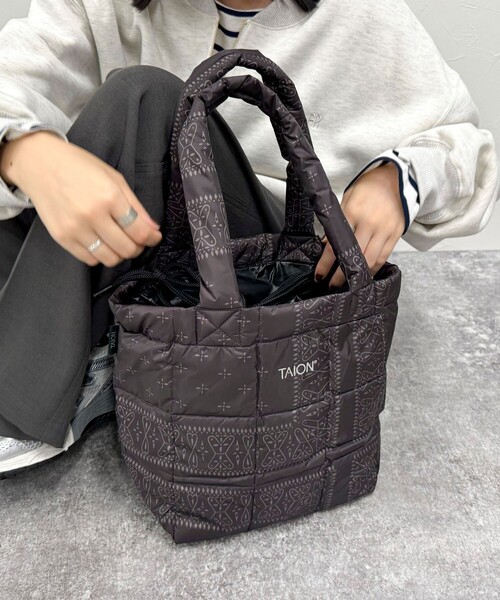 TAION(タイオン)の「【WEB限定】【TAION/タイオン】 ベーシックダウンシリングトートバッグ(トートバッグ・レディース・グレー系その他/ブラック/ブルー系その他7/ブラック系その他3・FREE)」の14枚目の写真