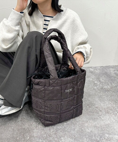 TAION(タイオン)の「【WEB限定】【TAION/タイオン】 ベーシックダウンシリングトートバッグ(トートバッグ・レディース・グレー系その他/ブラック/ブルー系その他7/ブラック系その他3・FREE)」の15枚目の写真