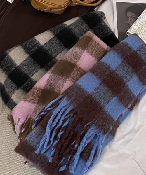 Vipoa（ヴィポア）の「配色チェックマフラー（マフラー・レディース・ブラック/ピンク/ブルー・FREE）」の10枚目の写真