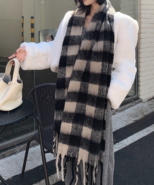 Vipoa（ヴィポア）の「配色チェックマフラー（マフラー・レディース・ブラック/ピンク/ブルー・FREE）」の12枚目の写真