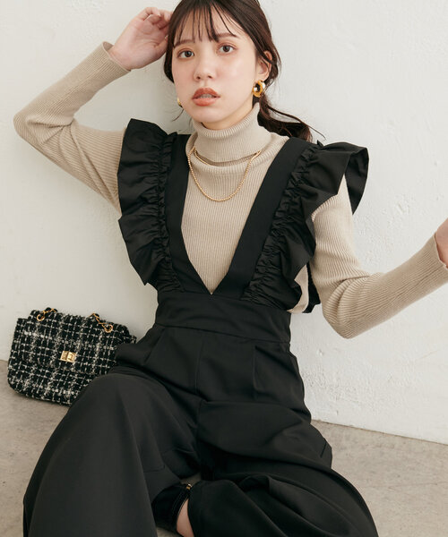 natural couture(ナチュラルクチュール)の「【WEB限定】異素材フリルVネックサロペ(その他パンツ・レディース・ブラウン/グレイッシュベージュ/ブラック・LARGE/MEDIUM)」の4枚目の写真