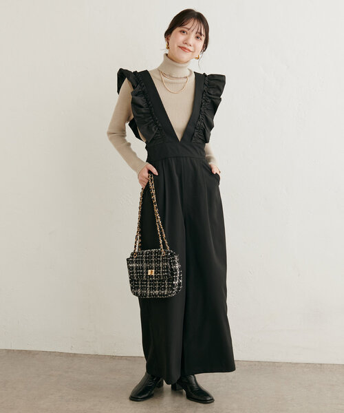 natural couture(ナチュラルクチュール)の「【WEB限定】異素材フリルVネックサロペ(その他パンツ・レディース・ブラウン/グレイッシュベージュ/ブラック・LARGE/MEDIUM)」の7枚目の写真
