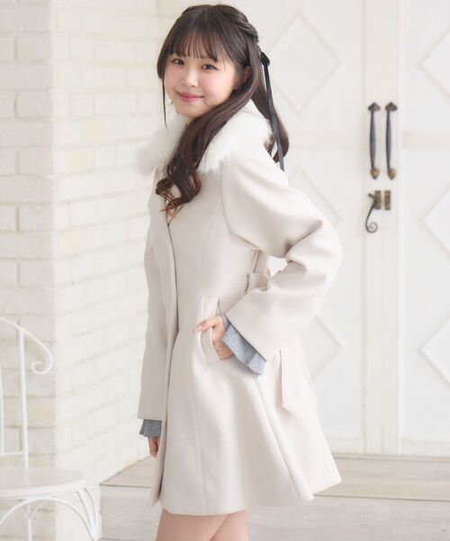 ems excite（エムズエキサイト）の「Fファー襟リボンコート（その他