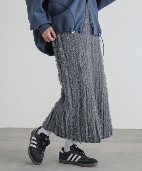 n'OrLABEL（ノアールレーベル）の「『フリンジニットナロースカート』（スカート・レディース・グレー/ブラック・2/1）」の2枚目の写真