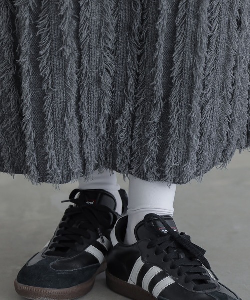 n'OrLABEL（ノアールレーベル）の「『フリンジニットナロースカート』（スカート・レディース・グレー/ブラック・2/1）」の4枚目の写真