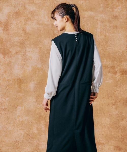 GLOBAL WORK（グローバルワーク）の「スゴラクストレッチVネックジャンスカ/133616（ジャンパースカート・レディース・ブラック/グレイッシュベージュ/ネイビー・MEDIUM/LARGE）」の9枚目の写真