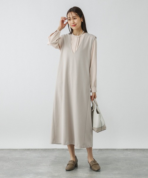 GLOBAL WORK（グローバルワーク）の「スゴラクストレッチVネックジャンスカ/133616（ジャンパースカート・レディース・ブラック/グレイッシュベージュ/ネイビー・MEDIUM/LARGE）」の15枚目の写真