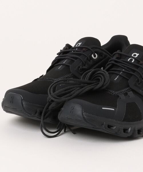 On（オン）の「ON/オン ランニング クッション CLOUD 6 クラウド 3WF10061200/3WF10061043/3WF10060299（スニーカー・レディース・ブラック/ホワイト/ブラック×ホワイト・24.0cm/23.0cm/26.5cm/25.5cm/24.5cm/23.5cm/26.0cm/25.0cm/22.0cm/22.5cm）」の22枚目の写真