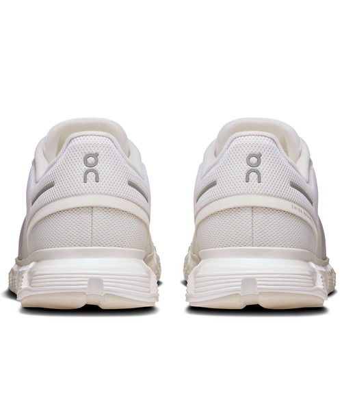 On（オン）の「ON/オン ランニング クッション CLOUD 6 クラウド 3WF10061200/3WF10061043/3WF10060299（スニーカー・レディース・ブラック/ホワイト/ブラック×ホワイト・24.0cm/23.0cm/26.5cm/25.5cm/24.5cm/23.5cm/26.0cm/25.0cm/22.0cm/22.5cm）」の6枚目の写真