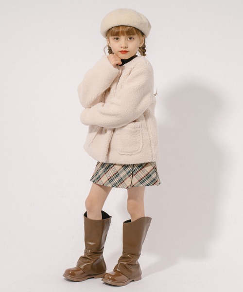 URBAN CHERRY（アーバンチェリー）の「ノーカラーボアジャケット（ブルゾン・キッズ・ホワイト・110cm/120cm/130cm）」の2枚目の写真