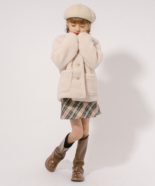 URBAN CHERRY（アーバンチェリー）の「ノーカラーボアジャケット（ブルゾン・キッズ・ホワイト・110cm/120cm/130cm）」の5枚目の写真