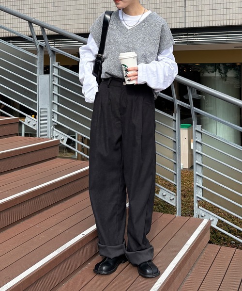 ISOOK（アイスー）の「【ISOOK / アイスー】オーバーサイズVネックベスト / ルーズ丈 ビッグシルエット ニット ユニセックス 春ニット ドロップショルダー レイヤード 重ね着 グレー ブラック 黒 ZOZOTOWN限定（ベスト・レディース・チャコール/ブラック・FREE）」の3枚目の写真