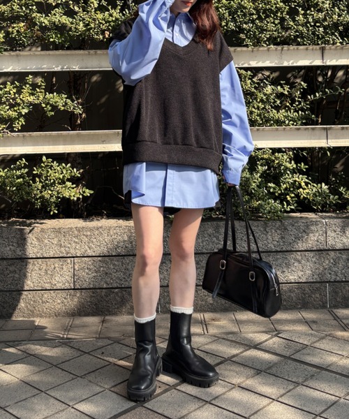 ISOOK（アイスー）の「【ISOOK / アイスー】オーバーサイズVネックベスト / ルーズ丈 ビッグシルエット ニット ユニセックス 春ニット ドロップショルダー レイヤード 重ね着 グレー ブラック 黒 ZOZOTOWN限定（ベスト・レディース・チャコール/ブラック・FREE）」の14枚目の写真