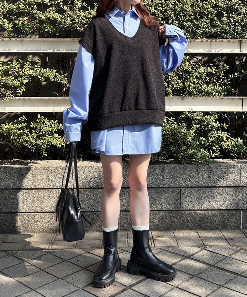 ISOOK（アイスー）の「【ISOOK / アイスー】オーバーサイズVネックベスト / ルーズ丈 ビッグシルエット ニット ユニセックス 春ニット ドロップショルダー レイヤード 重ね着 グレー ブラック 黒 ZOZOTOWN限定（ベスト・レディース・チャコール/ブラック・FREE）」の7枚目の写真