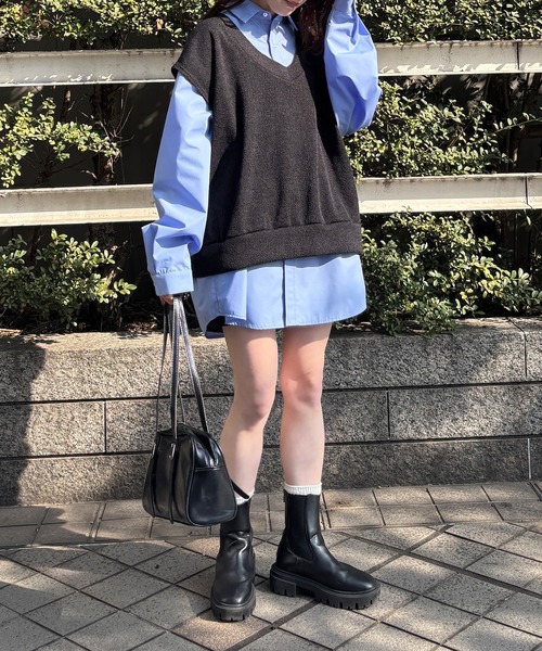 ISOOK（アイスー）の「【ISOOK / アイスー】オーバーサイズVネックベスト / ルーズ丈 ビッグシルエット ニット ユニセックス 春ニット ドロップショルダー レイヤード 重ね着 グレー ブラック 黒 ZOZOTOWN限定（ベスト・レディース・チャコール/ブラック・FREE）」の21枚目の写真