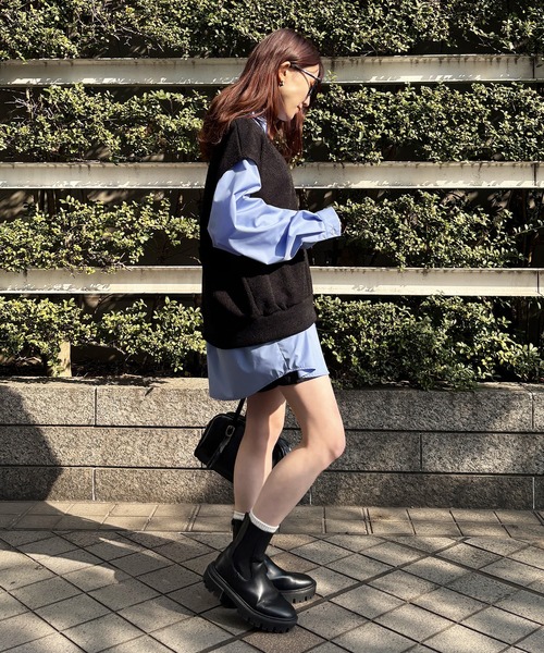 ISOOK（アイスー）の「【ISOOK / アイスー】オーバーサイズVネックベスト / ルーズ丈 ビッグシルエット ニット ユニセックス 春ニット ドロップショルダー レイヤード 重ね着 グレー ブラック 黒 ZOZOTOWN限定（ベスト・レディース・チャコール/ブラック・FREE）」の22枚目の写真