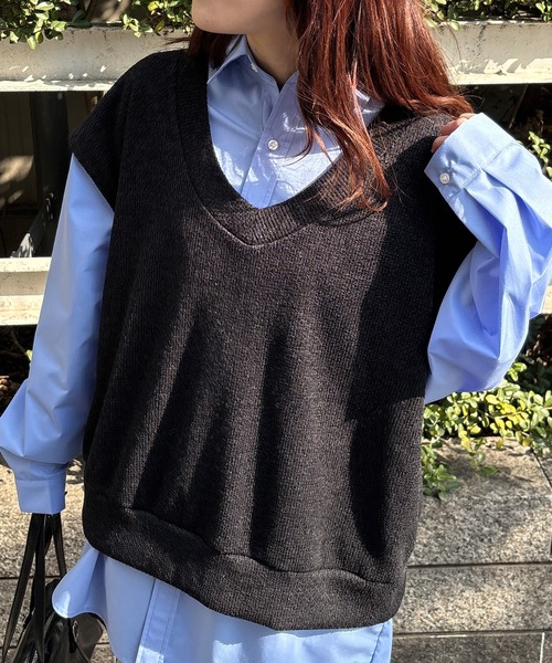 ISOOK（アイスー）の「【ISOOK / アイスー】オーバーサイズVネックベスト / ルーズ丈 ビッグシルエット ニット ユニセックス 春ニット ドロップショルダー レイヤード 重ね着 グレー ブラック 黒 ZOZOTOWN限定（ベスト・レディース・チャコール/ブラック・FREE）」の10枚目の写真