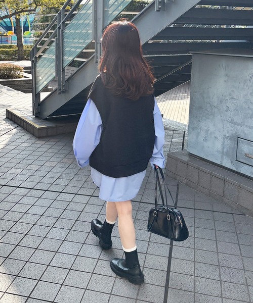 ISOOK（アイスー）の「【ISOOK / アイスー】オーバーサイズVネックベスト / ルーズ丈 ビッグシルエット ニット ユニセックス 春ニット ドロップショルダー レイヤード 重ね着 グレー ブラック 黒 ZOZOTOWN限定（ベスト・レディース・チャコール/ブラック・FREE）」の15枚目の写真