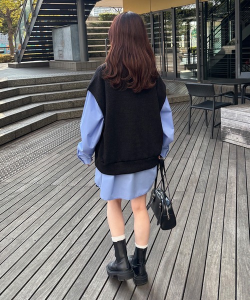 ISOOK（アイスー）の「【ISOOK / アイスー】オーバーサイズVネックベスト / ルーズ丈 ビッグシルエット ニット ユニセックス 春ニット ドロップショルダー レイヤード 重ね着 グレー ブラック 黒 ZOZOTOWN限定（ベスト・レディース・チャコール/ブラック・FREE）」の8枚目の写真