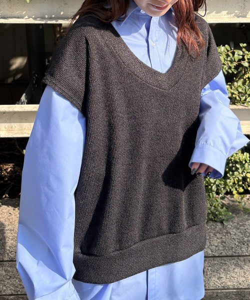 ISOOK（アイスー）の「【ISOOK / アイスー】オーバーサイズVネックベスト / ルーズ丈 ビッグシルエット ニット ユニセックス 春ニット ドロップショルダー レイヤード 重ね着 グレー ブラック 黒 ZOZOTOWN限定（ベスト・レディース・チャコール/ブラック・FREE）」の16枚目の写真