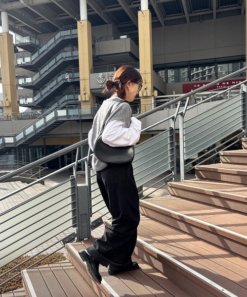 ISOOK（アイスー）の「【ISOOK / アイスー】オーバーサイズVネックベスト / ルーズ丈 ビッグシルエット ニット ユニセックス 春ニット ドロップショルダー レイヤード 重ね着 グレー ブラック 黒 ZOZOTOWN限定（ベスト・レディース・チャコール/ブラック・FREE）」の11枚目の写真