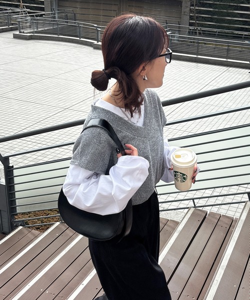 ISOOK（アイスー）の「【ISOOK / アイスー】オーバーサイズVネックベスト / ルーズ丈 ビッグシルエット ニット ユニセックス 春ニット ドロップショルダー レイヤード 重ね着 グレー ブラック 黒 ZOZOTOWN限定（ベスト・レディース・チャコール/ブラック・FREE）」の19枚目の写真