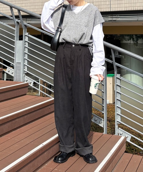 ISOOK（アイスー）の「【ISOOK / アイスー】オーバーサイズVネックベスト / ルーズ丈 ビッグシルエット ニット ユニセックス 春ニット ドロップショルダー レイヤード 重ね着 グレー ブラック 黒 ZOZOTOWN限定（ベスト・レディース・チャコール/ブラック・FREE）」の13枚目の写真