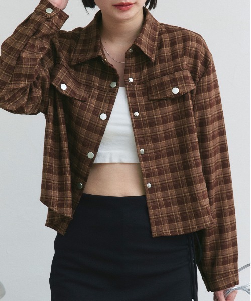 ad thie(アドティエ)の「ショート丈 チェックシャツ(シャツ/ブラウス・レディース・ブラック/ブラウン/ダークブラウン・FREE)」の3枚目の写真