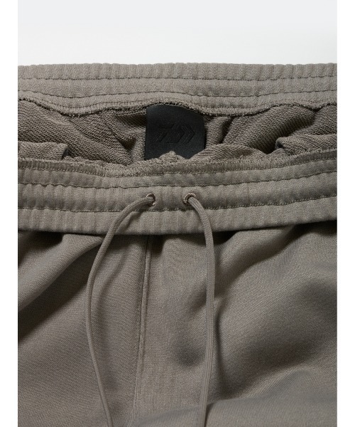 DAIWA PIER39（ダイワピア39）の「DAIWA PIER39 TECH SWEAT PANTS BP-56025（スウェットパンツ・メンズ・ブラック/カーキ/グレー・MEDIUM/SMALL/X-LARGE/LARGE）」の17枚目の写真