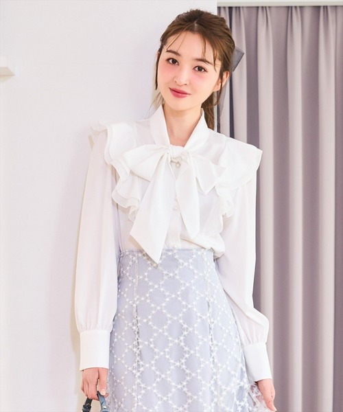 WILLSELECTION(ウィルセレクション)の「ラッフルボウタイブラウス(シャツ/ブラウス・レディース・オフホワイト/ピンク/ブルー・FREE)」の2枚目の写真