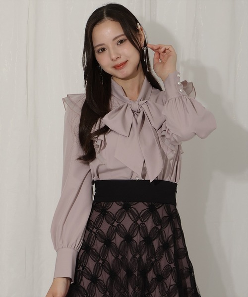 WILLSELECTION(ウィルセレクション)の「ラッフルボウタイブラウス(シャツ/ブラウス・レディース・オフホワイト/ピンク/ブルー・FREE)」の1枚目の写真