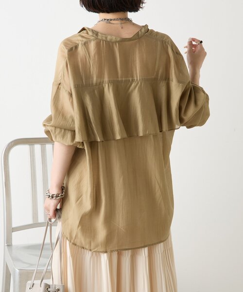 Jena espace merveilleux(ジェナ エスパスメルヴェイユ)の「【ご好評につき再入荷!】後ろヨークラッフルシアーシャツ(シャツ/ブラウス・レディース・パープル/チャコールグレー/オフホワイト/ブラウン/ベージュ/ベージュ系その他/グレー系その他・FREE)」の1枚目の写真