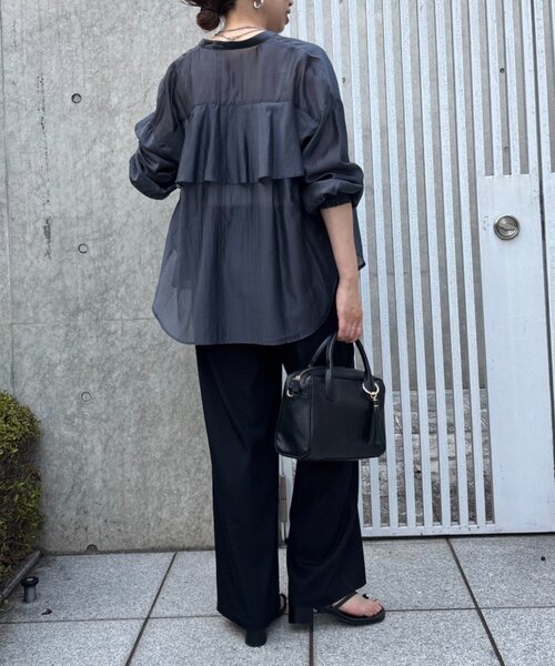 Jena espace merveilleux 後ろヨークラッフルシャツ 新色登場】【大人のデザインブラウス】後ろヨークラッフルシャツ