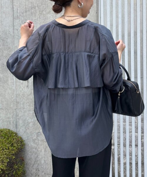 Jena espace merveilleux(ジェナ エスパスメルヴェイユ)の「【ご好評につき再入荷!】後ろヨークラッフルシアーシャツ(シャツ/ブラウス・レディース・パープル/チャコールグレー/オフホワイト/ブラウン/ベージュ/ベージュ系その他/グレー系その他・FREE)」の11枚目の写真