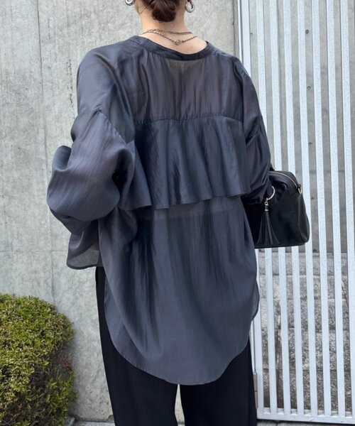 Jena espace merveilleux(ジェナ エスパスメルヴェイユ)の「【ご好評につき再入荷!】後ろヨークラッフルシアーシャツ(シャツ/ブラウス・レディース・パープル/チャコールグレー/オフホワイト/ブラウン/ベージュ/ベージュ系その他/グレー系その他・FREE)」の12枚目の写真