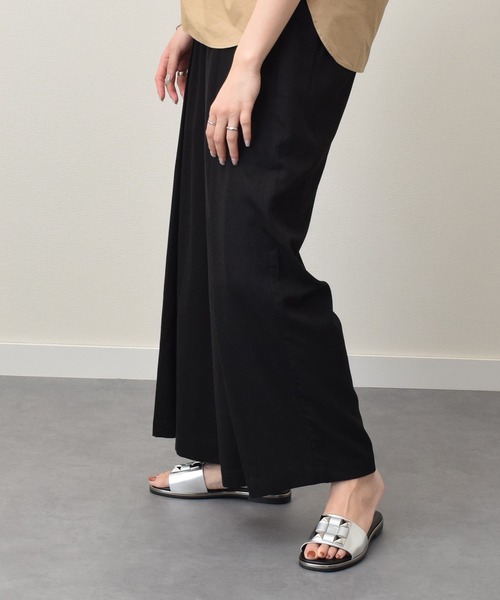 inter-chaussures(インターショシュール)の「【INTER-CHAUSSURES】オーナメントフラットスライドサンダル(I52200)(サンダル・レディース・ブラック/シルバー/ホワイト・35/36/37/38/39)」の7枚目の写真