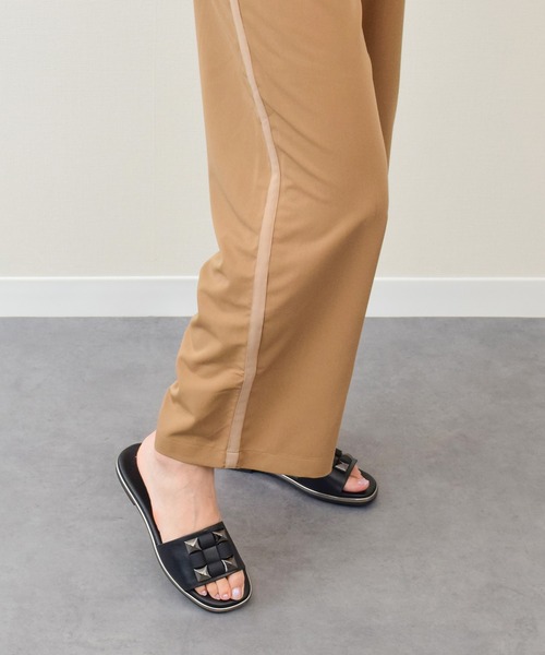 inter-chaussures(インターショシュール)の「【INTER-CHAUSSURES】オーナメントフラットスライドサンダル(I52200)(サンダル・レディース・ブラック/シルバー/ホワイト・35/36/37/38/39)」の10枚目の写真