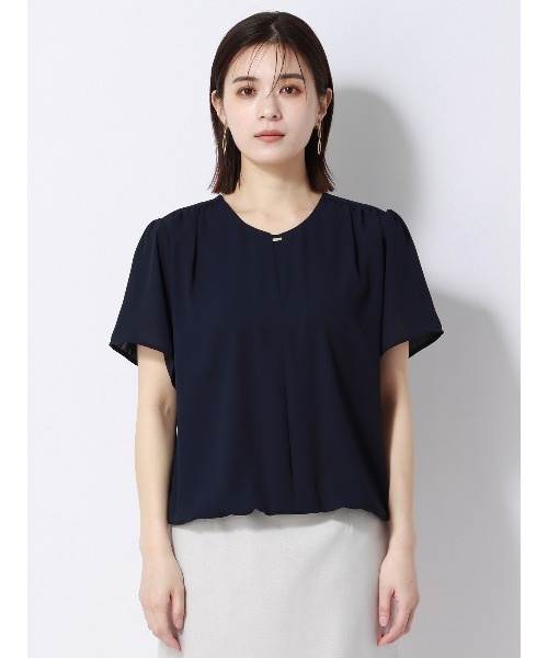 SUIT SQUARE（スーツスクエア）の「ウエストギャザープルオーバー 半袖 ウォッシャブル シフォンジョーゼット 無地 メタルパーツ（シャツ/ブラウス・レディース・ネイビー/ホワイト/ピンク/グレイッシュベージュ・38(9号)）」の5枚目の写真