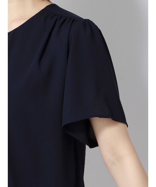 SUIT SQUARE（スーツスクエア）の「ウエストギャザープルオーバー 半袖 ウォッシャブル シフォンジョーゼット 無地 メタルパーツ（シャツ/ブラウス・レディース・ネイビー/ホワイト/ピンク/グレイッシュベージュ・38(9号)）」の9枚目の写真