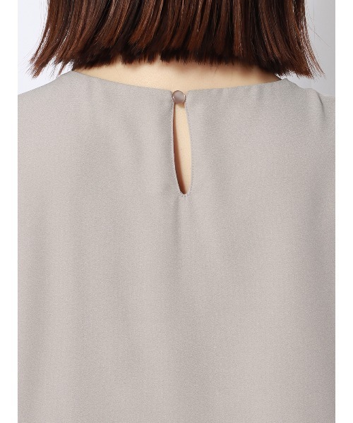 SUIT SQUARE（スーツスクエア）の「ウエストギャザープルオーバー 半袖 ウォッシャブル シフォンジョーゼット 無地 メタルパーツ（シャツ/ブラウス・レディース・ネイビー/ホワイト/ピンク/グレイッシュベージュ・38(9号)）」の21枚目の写真