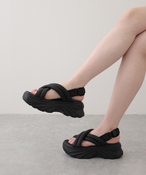 Lace Ladies(レースレディース)の「クロス ベルト パデット 厚底 プラットフォーム サンダル(サンダル・レディース・ブラック/ブラック×ホワイト/グレー/アイボリー・24.5cm/22.5cm/25cm/24cm/23.5cm/23cm)」の6枚目の写真
