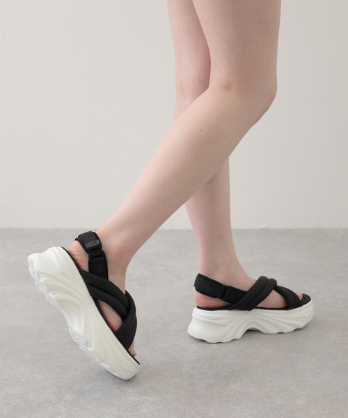Lace Ladies(レースレディース)の「クロス ベルト パデット 厚底 プラットフォーム サンダル(サンダル・レディース・ブラック/ブラック×ホワイト/グレー/アイボリー・24.5cm/22.5cm/25cm/24cm/23.5cm/23cm)」の12枚目の写真