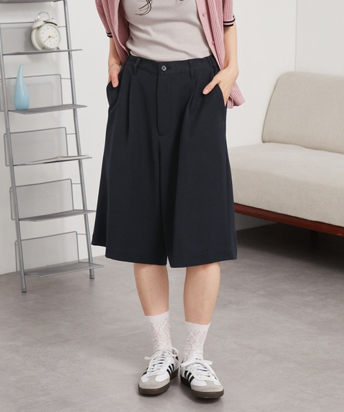 MONO-MART(モノマート)の「ワイドシルエットタックバミューダショーツ(その他パンツ・レディース・チャコールグレー/ブラック/ネイビー/ホワイト・L/M/S)」の4枚目の写真