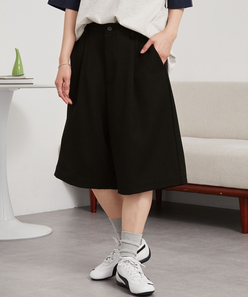 MONO-MART(モノマート)の「ワイドシルエットタックバミューダショーツ(その他パンツ・レディース・チャコールグレー/ブラック/ネイビー/ホワイト・L/M/S)」の8枚目の写真