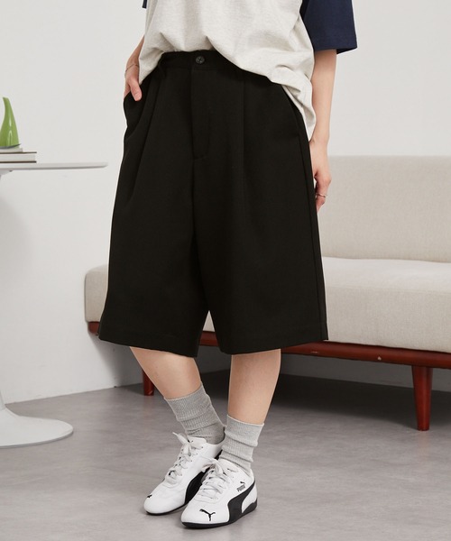 MONO-MART(モノマート)の「ワイドシルエットタックバミューダショーツ(その他パンツ・レディース・チャコールグレー/ブラック/ネイビー/ホワイト・L/M/S)」の10枚目の写真