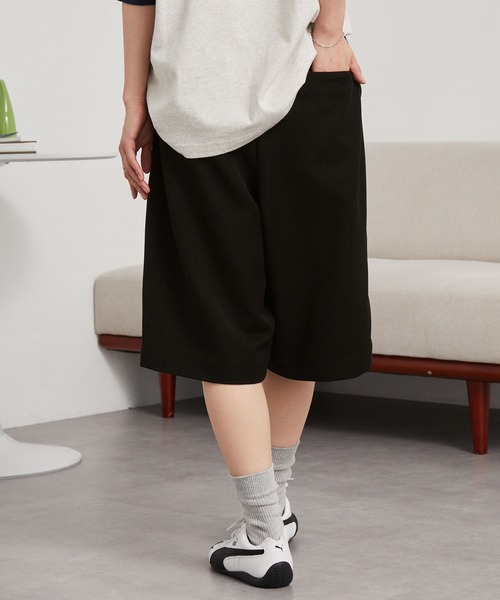 MONO-MART(モノマート)の「ワイドシルエットタックバミューダショーツ(その他パンツ・レディース・チャコールグレー/ブラック/ネイビー/ホワイト・L/M/S)」の11枚目の写真