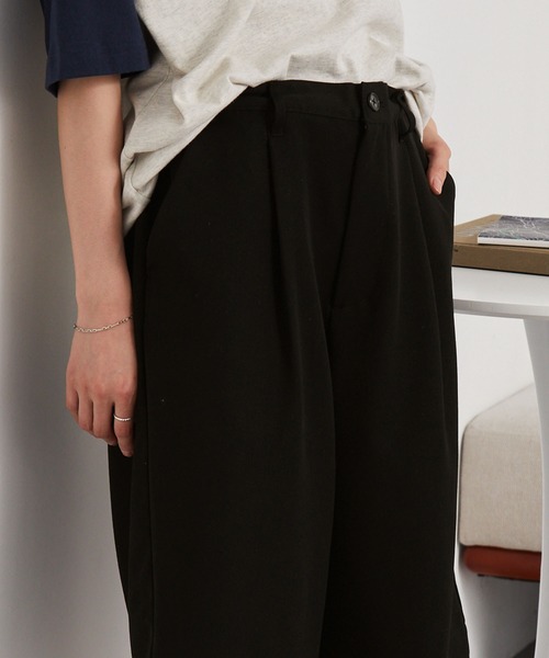 MONO-MART(モノマート)の「ワイドシルエットタックバミューダショーツ(その他パンツ・レディース・チャコールグレー/ブラック/ネイビー/ホワイト・L/M/S)」の12枚目の写真