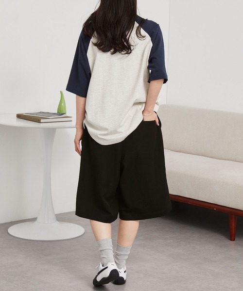 MONO-MART(モノマート)の「ワイドシルエットタックバミューダショーツ(その他パンツ・レディース・チャコールグレー/ブラック/ネイビー/ホワイト・L/M/S)」の16枚目の写真